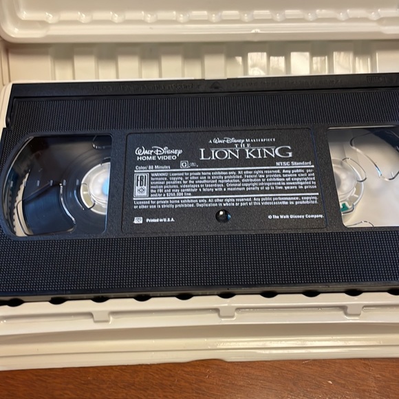 Set of 2 Disney VHS tapes - the Jungle Book and the Lion King - Picture 3 of 7